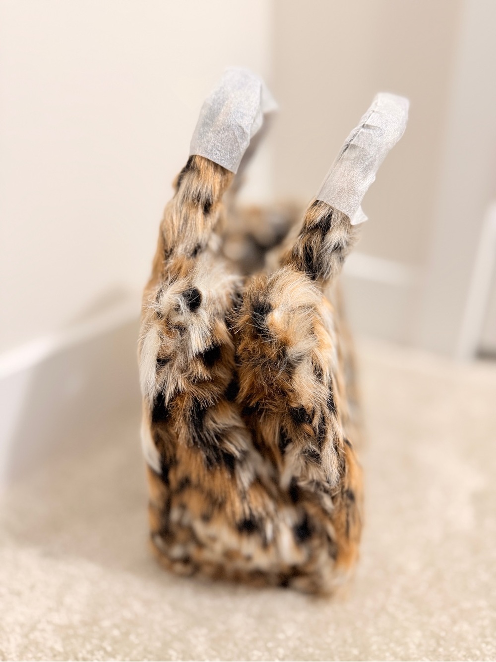 NWT Marc Jacobs SMALL TOTE BAG IN LEOPARD FAUX FUR - Picture 2 of 9